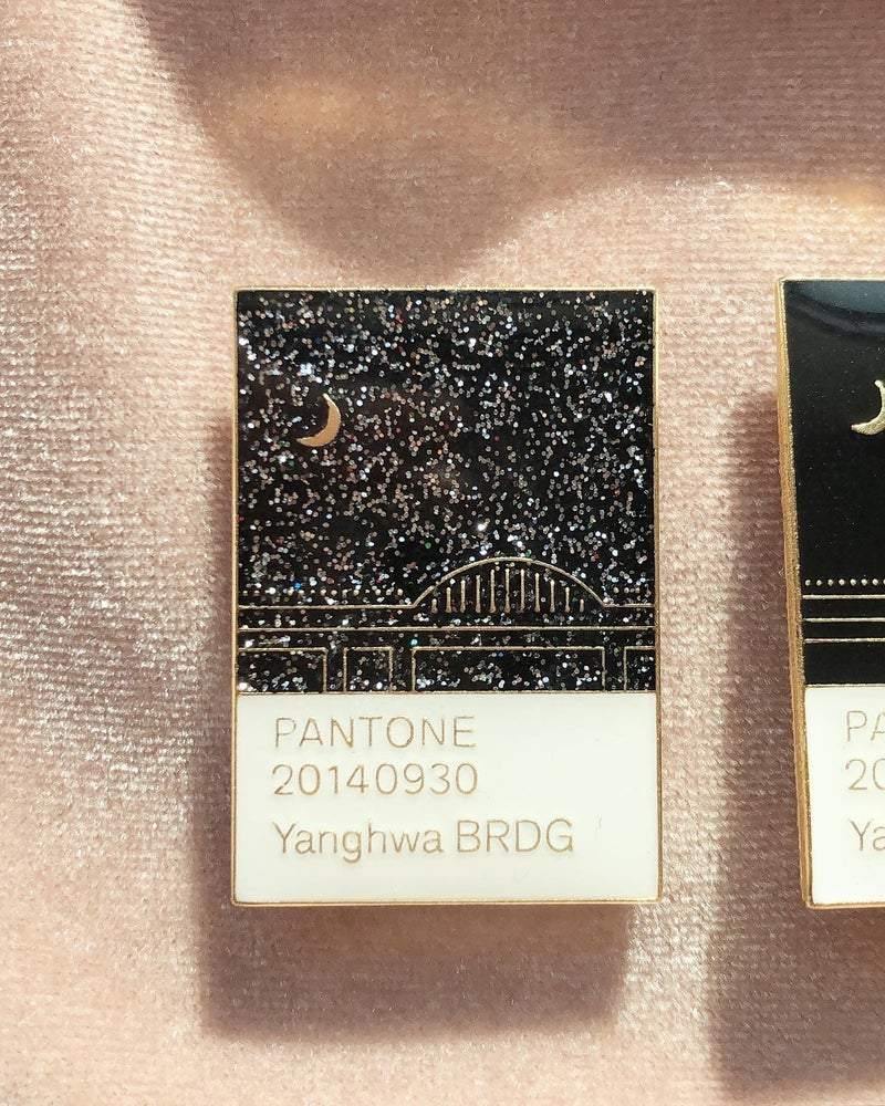 Pantone: Yanghwa BRDG. - Fox & Koi