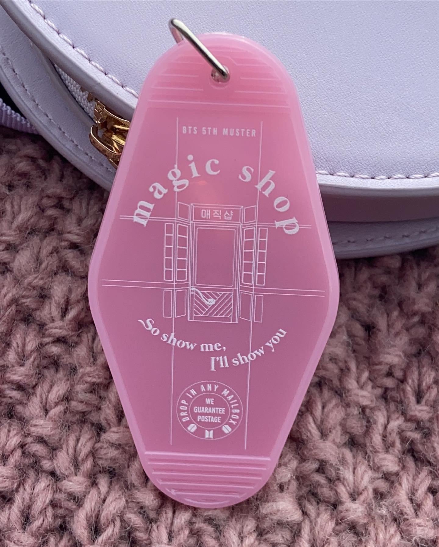 Magic Shop Motel Keychain - Fox & Koi