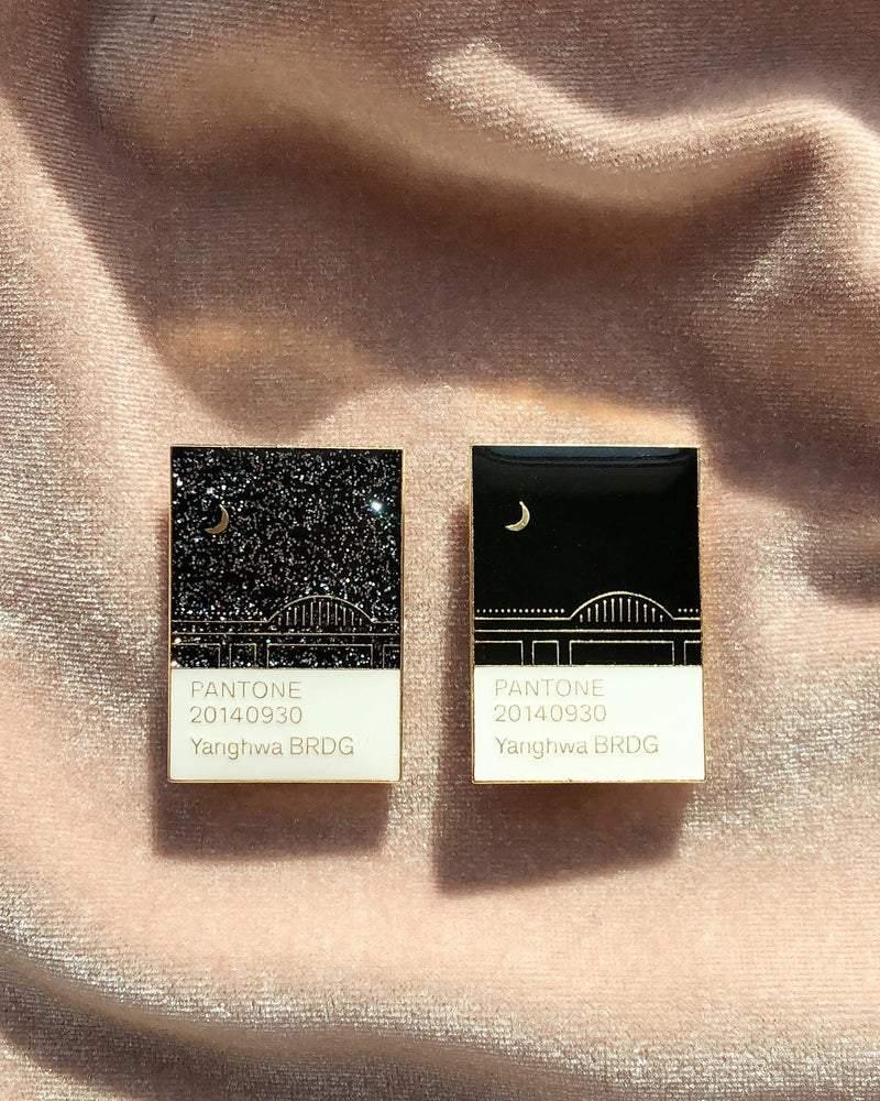 Pantone: Yanghwa BRDG. - Fox & Koi