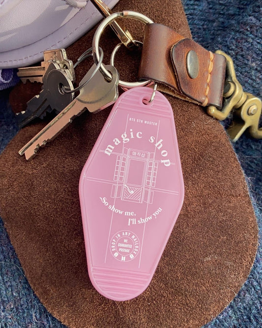 Magic Shop Motel Keychain - Fox & Koi